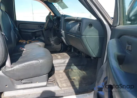 2000 GMC Sierra 1500 Sl z USA, uszkodzony, nr VIN 1GTEC14V9YE413011